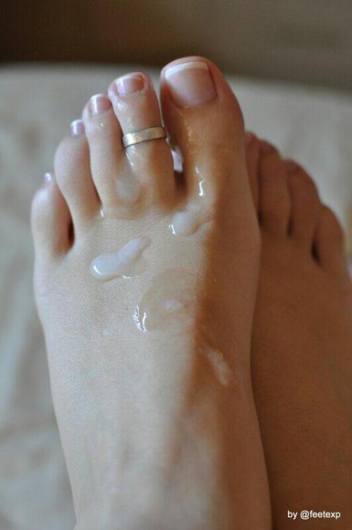 feetexp:  Eat my sweet toes and let me suck & swallow every drop of your thick dirty cum #cumonfeet #footfetish #teamprettyfeet http://t.co/C59kJgJA8S