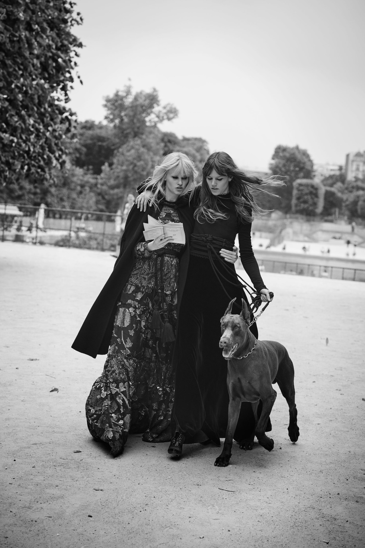 vogue-at-heart:  Lara Stone &amp; Freja Beha Erichsen in “Novel Romance”
