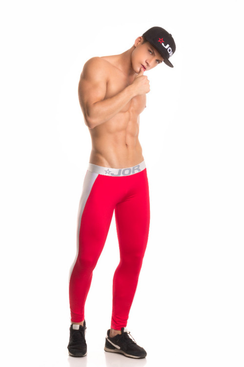 lalycradude:  Yeah he’s hot!  