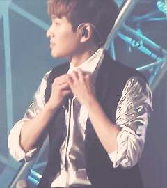 on-ho:Handsome Onew fixing his clothes