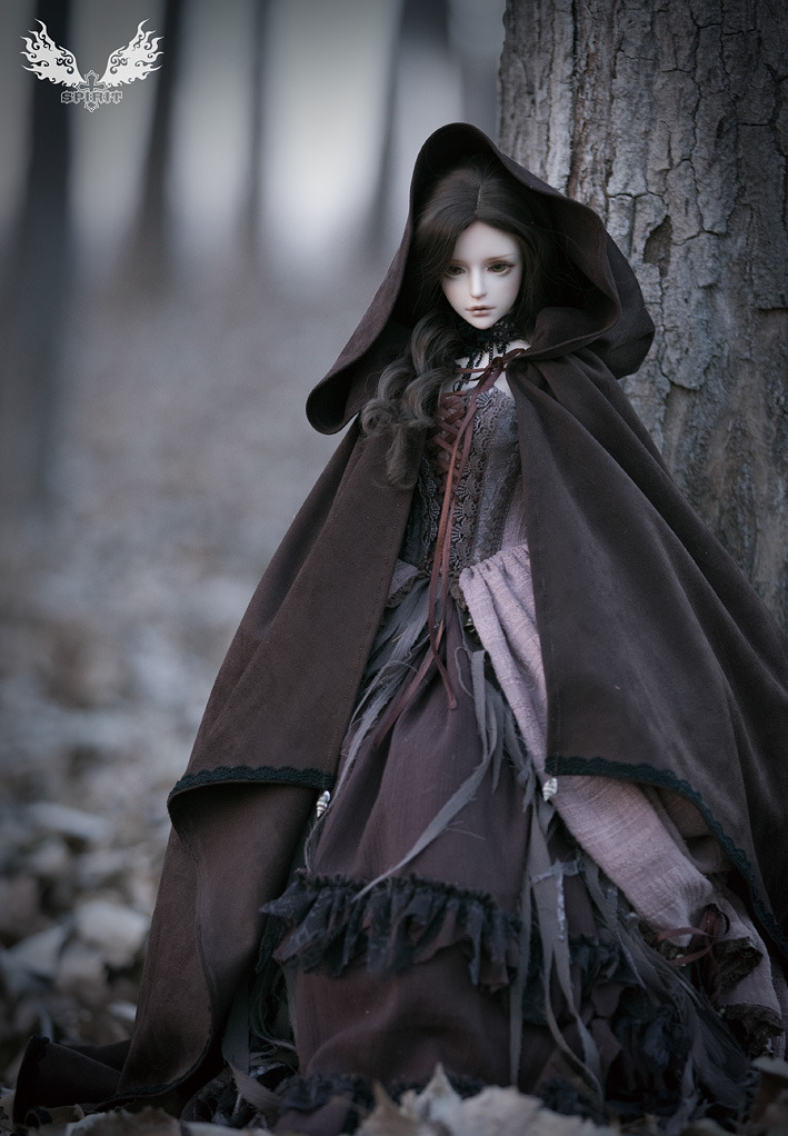 nalisinko:  The outfits were co-designed by Nalisinko and Spiritdoll, and made