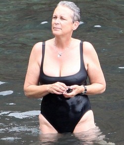 maturemamasheaven:  Jamie Lee Curtis - have