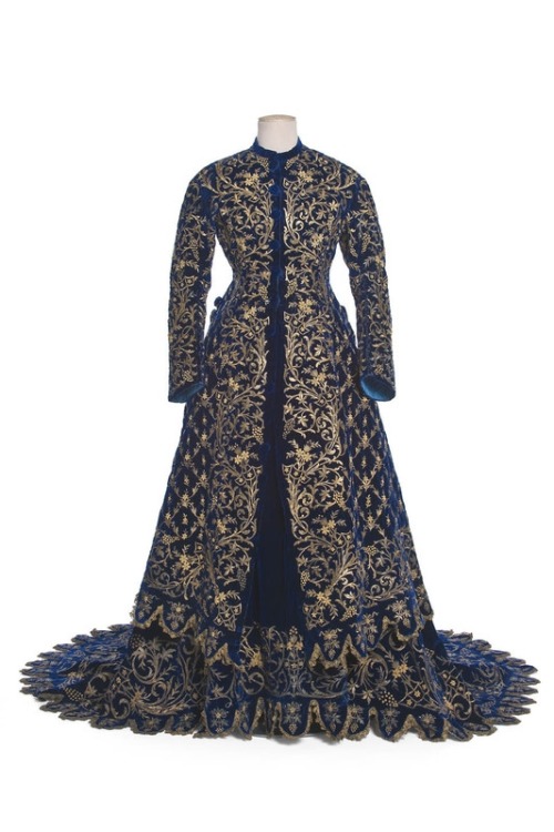 fashionsfromhistory: Dress c.1867-1868 (?) Les Arts Decoratifs