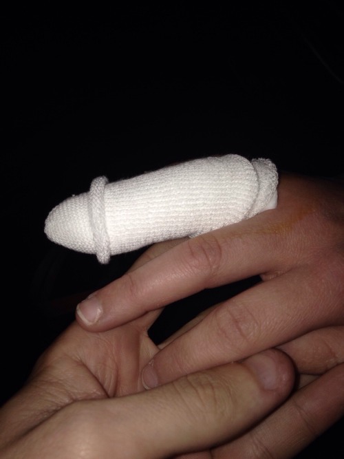 So my girlfriend just got a finger surgery. This is how they wrapped it&hellip; Click here for m