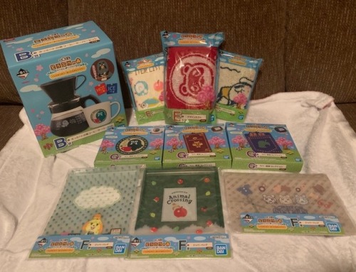 kaitlyncrossing: kaitlyncrossing’s Countdown to New Horizons Giveaway!!  Prizes: Brewster Coffee Set (includes pot and mug) Equipment/Fruit Towel Red Tom Nook Towel Gulliver Towel Brewster Tag/Coaster  Blathers Luggage Tag Nookling Luggage Tag 3 different