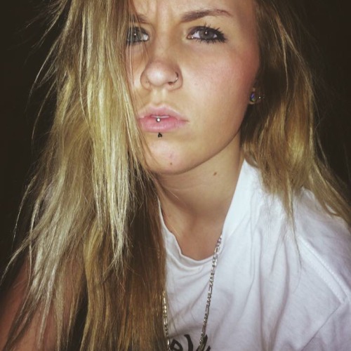 thatonebl0nde:For anon.I’m not girly or manly, I’m just me..  I have a lot of different sides.