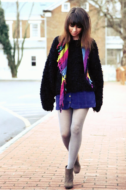 (via a la Ladywolf: Fuzzy Sweater)