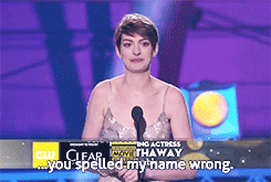 montyygreen:   18th Annual Critics’ Choice Awards || Anne Hathaway pointing out