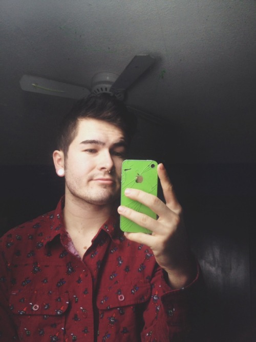 jakemalik:  merry christmas from me and the gnomes all over my shirt 