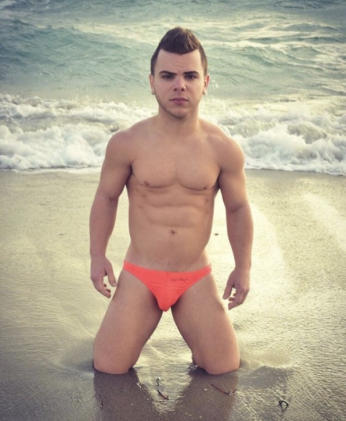 Hot Dwarf men