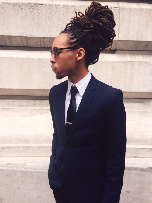 lightskintgawd:  joshuatb:  lordyosh:  honey-b-sunshine:  trufflebootybuttercream:  joshuatb:  My blackout contribution.  Do you need a wife 😍😍😍  So suave  Wishing I would of dreaded my hair back in high school more and more lately.  I really