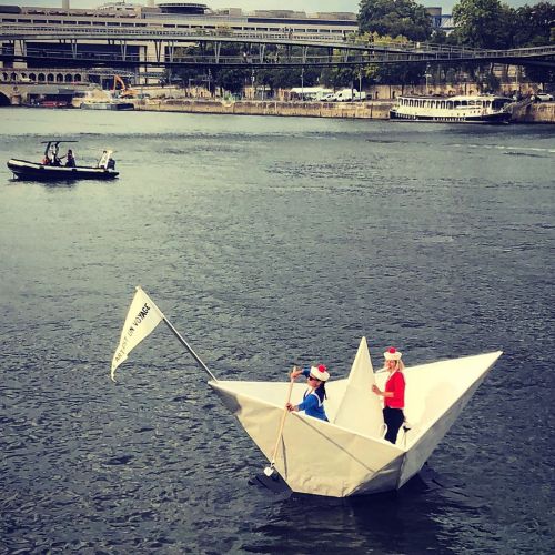 #paris #laseine #bateau #bateauenpapier #paperboat https://www.instagram.com/p/CFU0ZvaBmsU/?igshid=