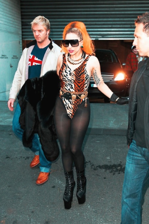  [PHOTO]—  Lady Gaga leaves her apartment in Melbourne, Australia | July 5th, 2012.