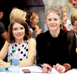 Reedusmcbridedaily:  Lauren Cohan &Amp;Amp; Melissa Mcbride Sign Autographs At Sdcc