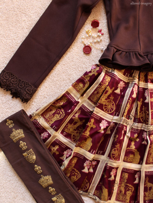 altered-imagery:~Stamps and Crowns~ (aka coordinating my new TejaJamilla tights - 1/4)This coord i