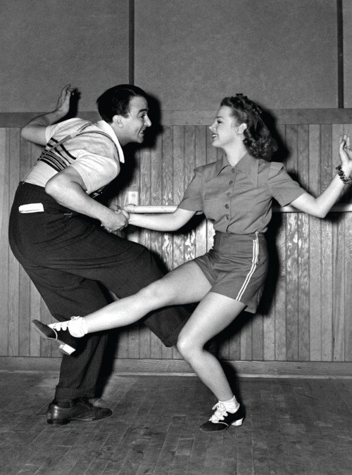 orange-julius:  directionstonowhere-blog: 1950’s Swing Dancing  I want to do this so bad ugh. 