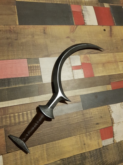  Sickle would be perfect on display in your own home, or to use for cosplay, costumes and photo shoo