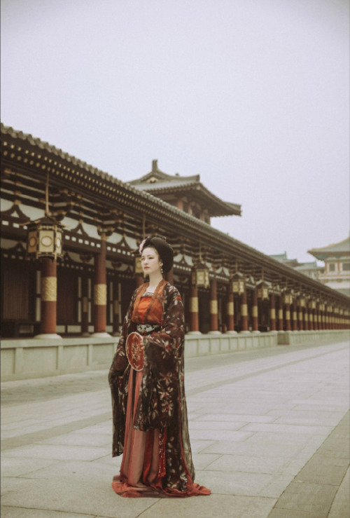 changan-moon:Traditional Chinese hanfu photography | Tang dynasty princess 太平公主 by 姬小妖