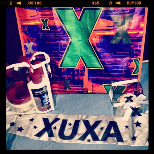 Olha O Brinde Lindo Que Ganhamos Ontem Na Gravao Da TV Xuxa Especial @xuxamenegheloficial #lindos #bolo