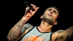 rebelerik:  +Adam Levine+ (2)- Concert in Italy