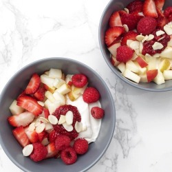 living-veg:The snacking obsession continues 🍓🍎🍓🍎 Soy greek yoghurt topped with apples, strawberries, raspberries, homemade chia raspberry jam and flaked almonds 😜✌🏼So much goodness ✨☺✨