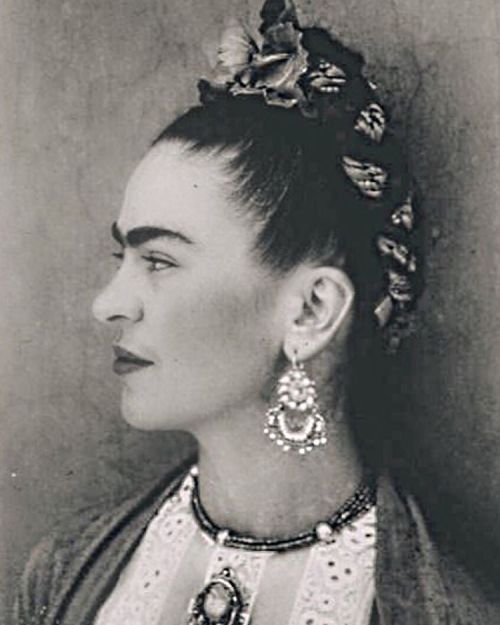 cultural-mixology:A beautiful FRIDAY #FridaKahlo #FRIDAy #CulturalMixology