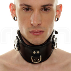 youngrubberboy:  Hot boy in collar 