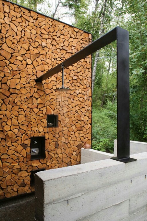 mylittleitch:Outdoor bathroom