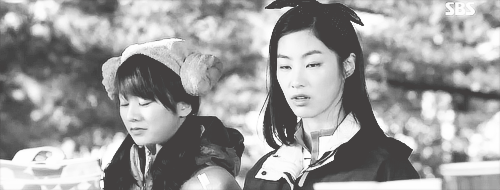jungkryst:   According to Princess Bo Na, beauty is really important.