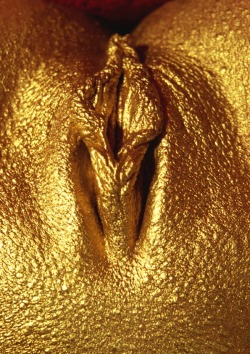 Here it is. The golden pussy.