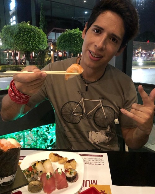 #cuteboy #sushi # Brasil #beagle (at Joinville, Santa Catarina, Brazil)