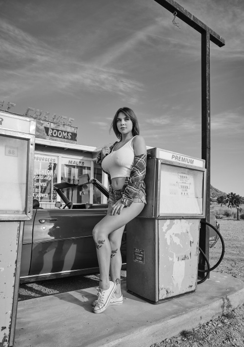 lostpolaroids:    Gabbie Carter in New Mexico; porn pictures