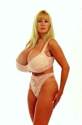 bimboloveaffair: Kayla Kleevage