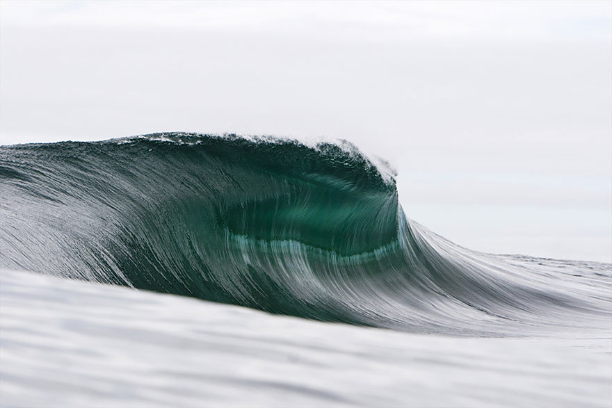 jedavu:  Mountains of the Sea by Ray Collins    Awesome work