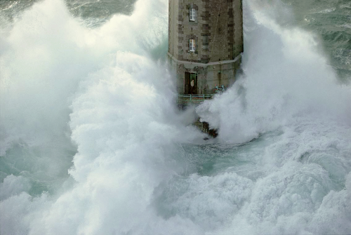 marthajefferson: Lighthouse and its keeper, by Jean Guichard In 1989 a tempest raged for days on the