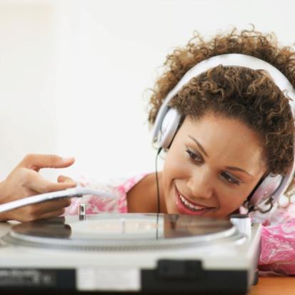 chickswithrecords:  ear2wax. 