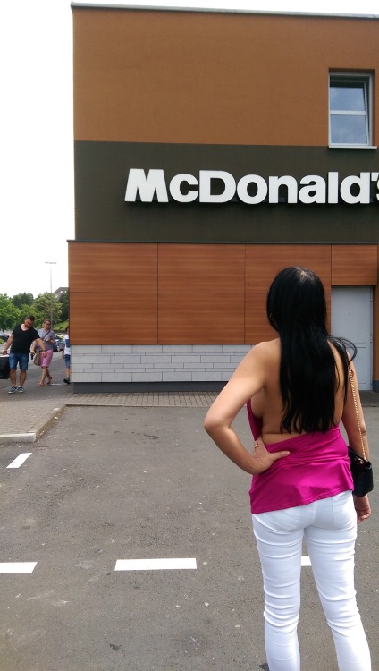 venividivici999: sideboobmimi at mc donalds