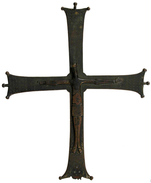 met-medieval-art:Crucifix, Medieval ArtGift of J. Pierpont Morgan, 1917Metropolitan Museum of Art, N