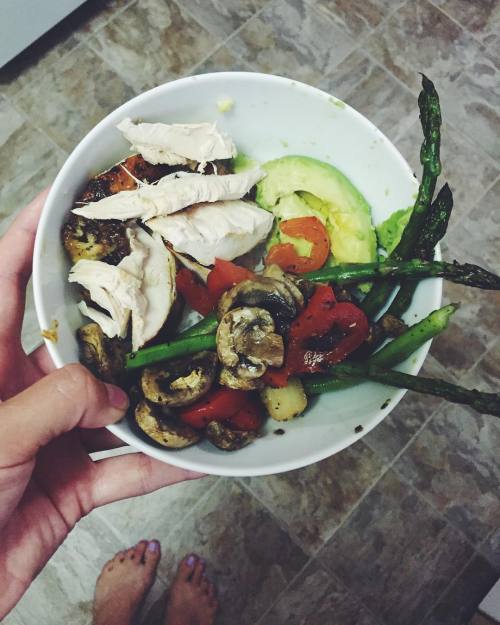 Tonight’s dinner creation •rice •chicken •fresh avocado •roasted veggies (asparagus, red bell 