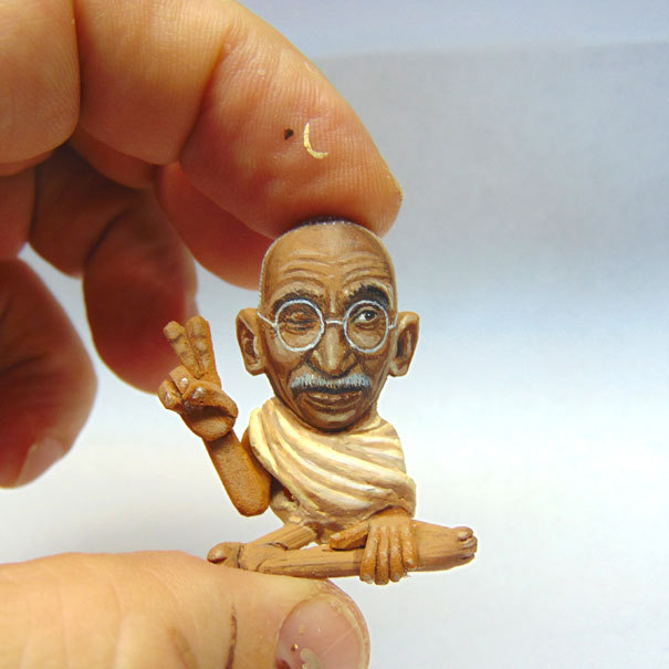 crossconnectmag:  A Painter of NutsSteve Casino is a peanut painter, monster maker