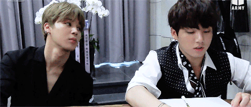 dailyjeons:i wonder what he’d write if he was the hyung( •̀ ω •́ ) (trans)