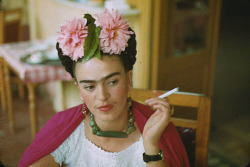 “I leave you my portrait so that you will have my presence all the days and nights that I am away from you.” Frida Kahlo photographed by Nickolas Muray, 1940 (via)