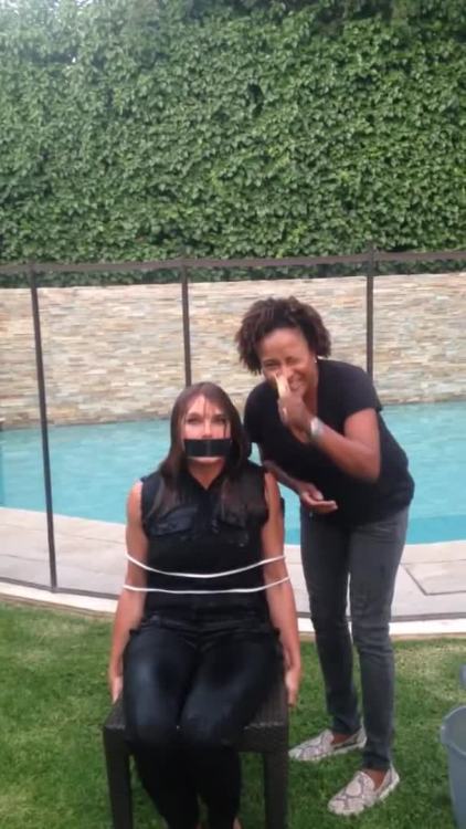 captainkidnap: Brooke Shields’ super sexy ice bucket challenge. Video