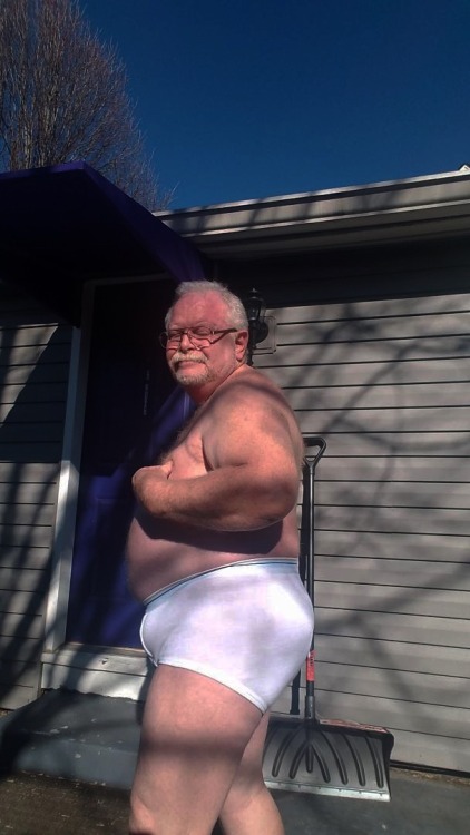 awesomekok: whitebriefssniffer:It was such a nice sunny day outside and warm, had to take advantage 