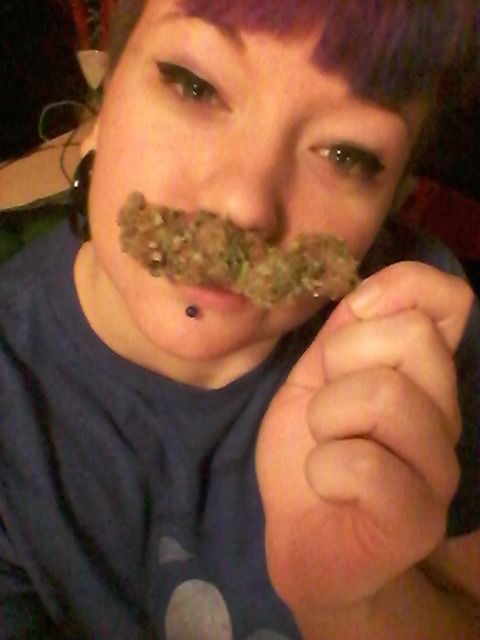 acidkittiegoddess:  ♥♥♥older picture so wish I had some weeds right now ♥♥♥