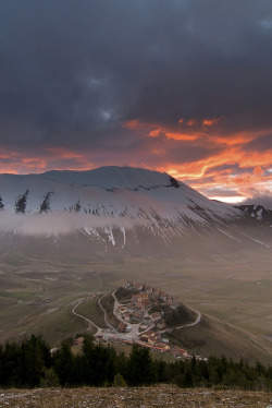 earthlycreations:  Monte Veletta - Photographer