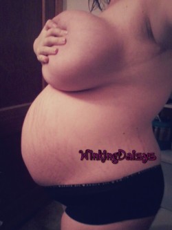 winkingdaisys:  31 weeks and 6 days ♥