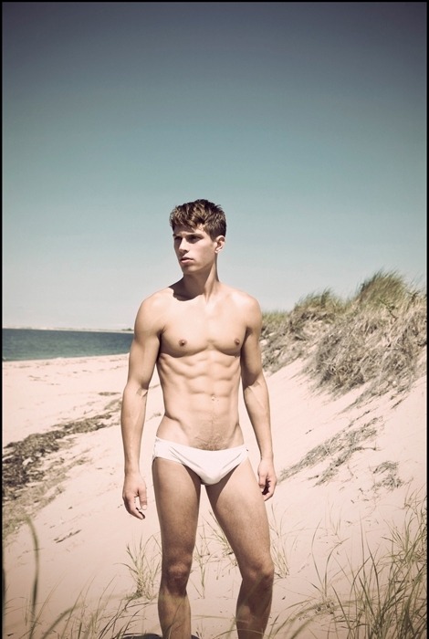 http://1000hotmen.tumblr.com/post/113672126537