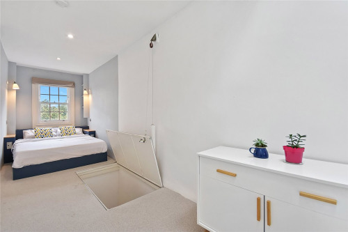 Photos: Winkworth Shepherds Bush & ActonEngland’s thinnest!