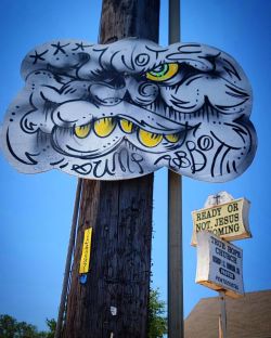 Dump Greg Abbott - vote! And evidently Jesus is coming…
#angrycloud #angryclouds⛈ #austin #atx #texas #streetart #character #drawing #wood #recycle #creativereuse #artistsoninstagram #artistsofinstagram (at Austin,...